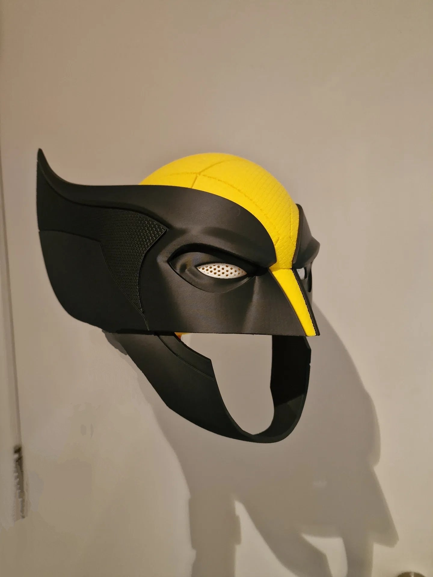 Wolverine-inspired helmet