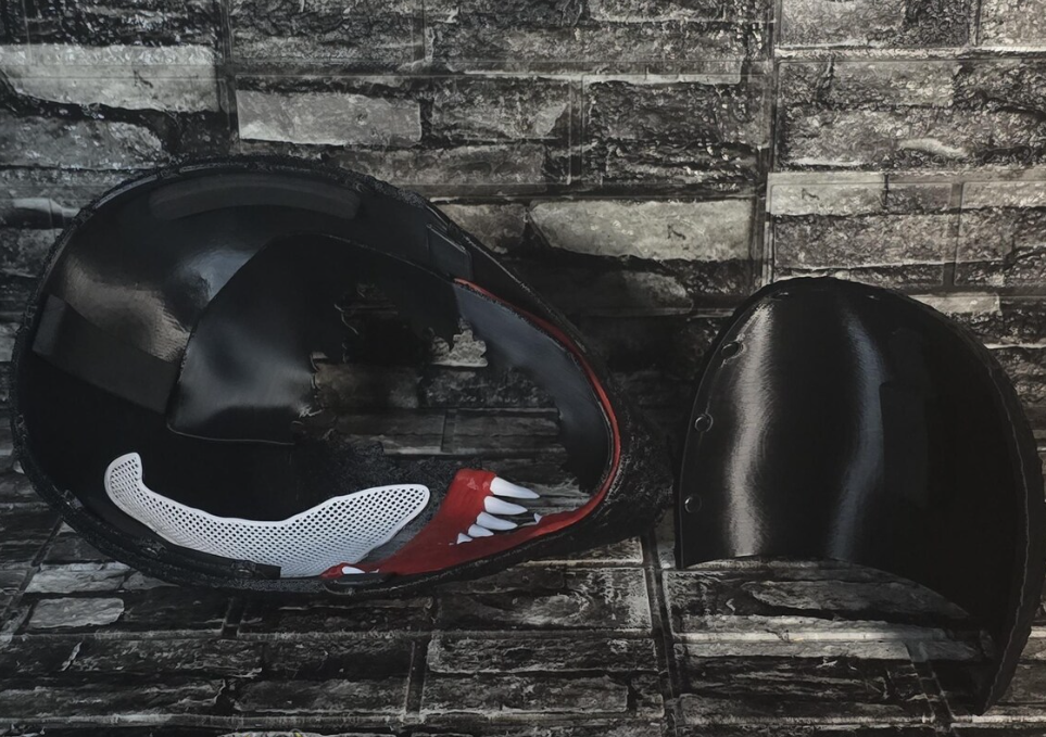Venom-inspired helmet
